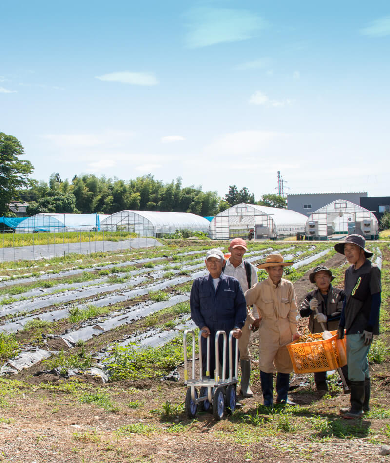 前山の畑の前で 農作業